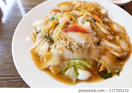 Delicious Chinese food: Fried noodles with mixed vegetables and ankake sauce 117705232