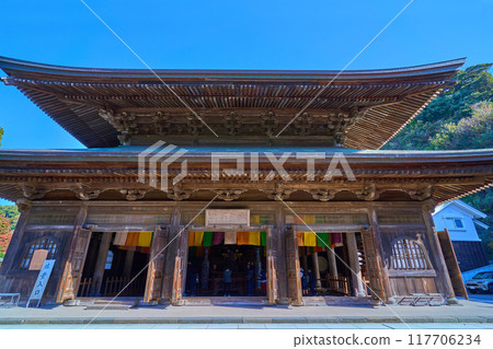 Front view of the lecture hall of Kenchoji Temple in Kamakura, Kanagawa Prefecture in autumn 117706234