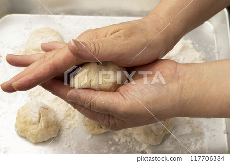 Steamed buns Carbonated buns Roll the bun dough 117706384