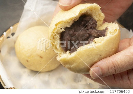 Steamed buns, carbonated buns, and buns broken by hand 117706493