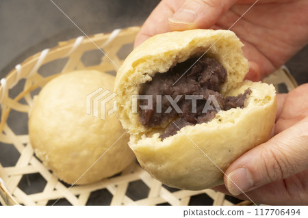 Steamed buns, carbonated buns, and buns broken by hand 117706494