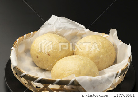 Steamed buns Carbonated buns Steamed buns in a bamboo steamer Steamed buns Carbonated buns Steamed buns in a bamboo steamer 117706591