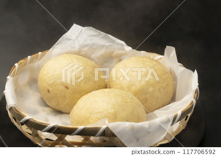 Steamed buns Carbonated buns Steamed buns in a bamboo steamer Steamed buns Carbonated buns Steamed buns in a bamboo steamer 117706592