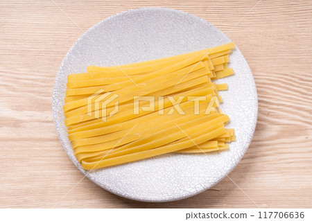 新鮮義大利麵（寬麵條） 117706636