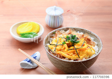 Fluffy and creamy! Scrambled egg rice bowl (rice bowl topped with scrambled eggs) Easy to make and delicious Fluffy and creamy! Scrambled egg rice bowl (rice bowl topped with scrambled eggs) Easy to make and delicious 117708396
