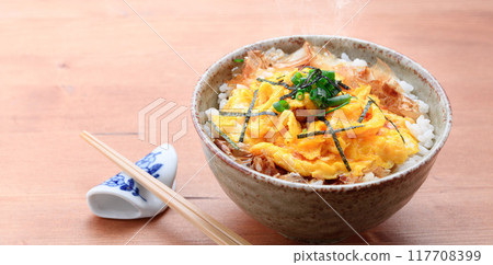 蓬鬆的!炒蛋碗(煎蛋蓋飯)製作簡單,味道鮮美。 蓬鬆的!炒蛋碗(煎蛋蓋飯)製作簡單,味道鮮美。 117708399