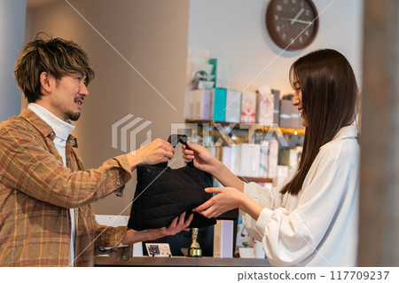 hairdressing salon, beautician, beauty artist 117709237