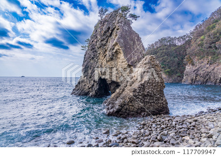 【靜岡縣西伊豆町】有有趣的柱狀節理岩的浮島海岸 117709947