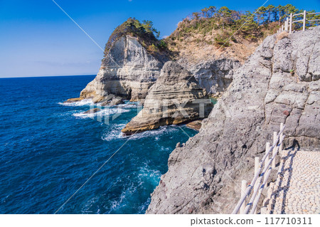 [Shizuoka Prefecture] The coastline of Kareno Park in Dogashima, Nishiizu 117710311