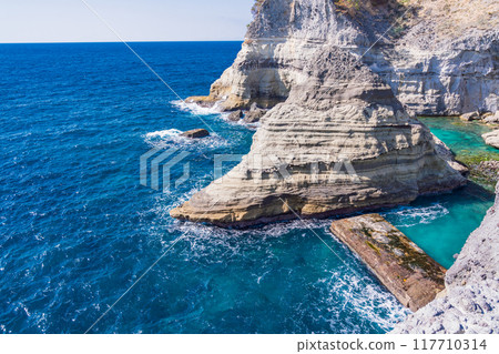 [Shizuoka Prefecture] The coastline of Kareno Park in Dogashima, Nishiizu 117710314