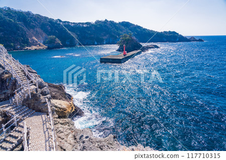 [Shizuoka Prefecture] The coastline of Kareno Park in Dogashima, Nishiizu 117710315
