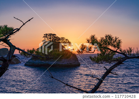 [Shizuoka Prefecture] Evening view of Dogashima, Nishiizu, Sunset 117710428