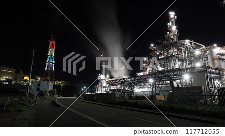 常磐聯合熱電那古子發電廠的煙囪「那古曾IGCC發電廠」的背面被「那古曾夢燈」照亮 117712055