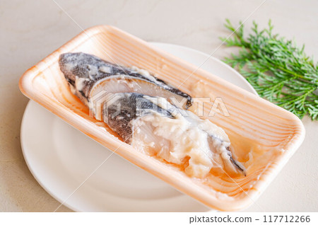 Packaged cod marinated in sake lees 117712266