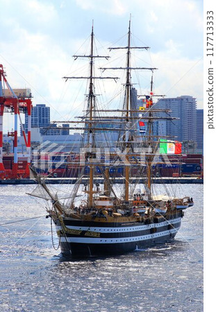 Crossing the Pacific Ocean to Tokyo Port... "The most beautiful ship in the world" Queen of the Sea [Amerigo Vespucci] 117713333