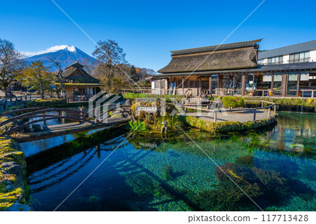 Early morning Oshino Hakkai 117713428