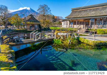 Early morning Oshino Hakkai 117713429