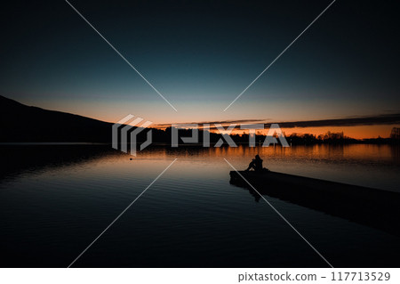 黎明的湖 117713529