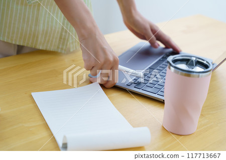 Young woman preparing to start a business in the office 117713667
