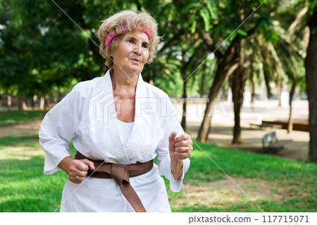 Old lady in kimono running in park Old lady in kimono running in park 117715071