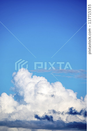 Summer sky, blue sky, sunny, August, sky material 117715355
