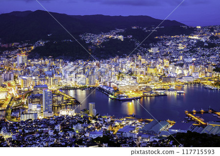 The night view of Mount Inasa, one of the new top three night views in the world (Inasa Town, Nagasaki City, Nagasaki Prefecture) 117715593
