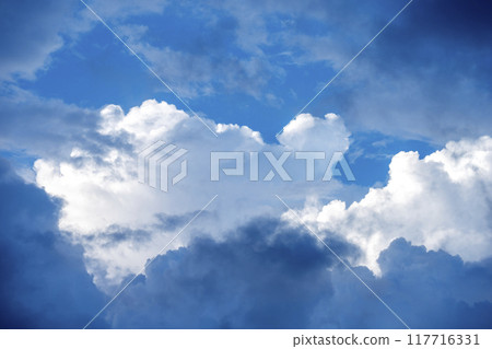 夏天的天空 藍色的天空 夏天的圖片 117716331