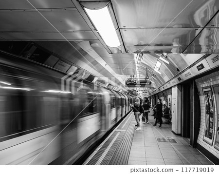 London Underground Oxford Circus Station, monochrome London Underground Oxford Circus Station, monochrome 117719019