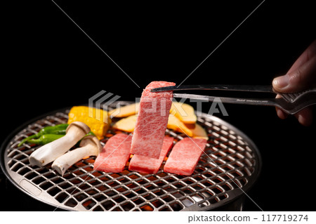 Charcoal grilled yakiniku 117719274