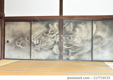 "Dragon and Clouds" sliding door, Kenninji Temple, Rei-no-ma "Dragon and Clouds" sliding door, Kenninji Temple, Rei-no-ma 117719725