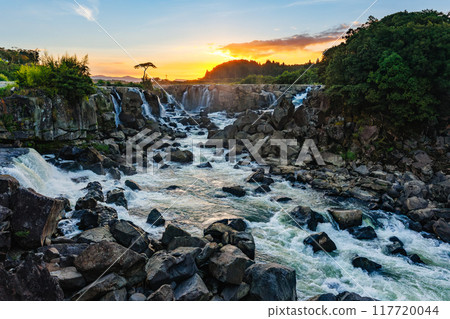 Sogi Falls - Early morning magic hour Sogi Falls - Early morning magic hour 117720044