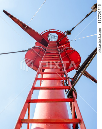 red mast of ship and blue sky red mast of ship and blue sky 117720746