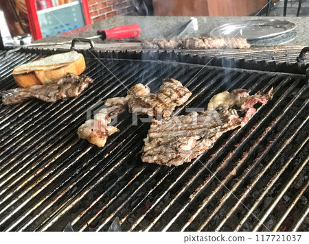grilling meat in local turkish cafe in Trabzon 117721037