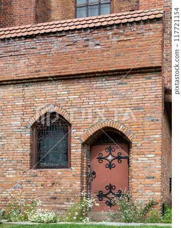 old door of Kaliningrad Cathedral on Kant island 117721154