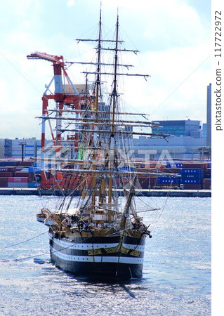 Crossing the Pacific Ocean to Tokyo Port... "The most beautiful ship in the world" Queen of the Sea [Amerigo Vespucci] 117722972