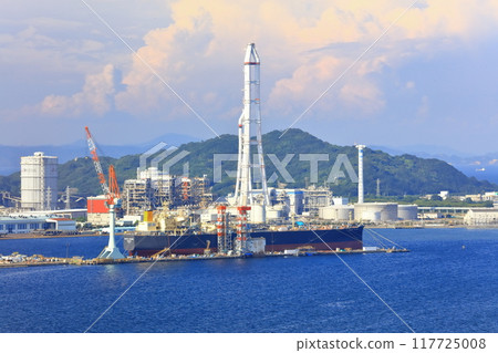 [Kagawa Prefecture] Shikoku Electric Power Sakaide Power Station (thermal power plant) seen from Mount Shoduji 117725008