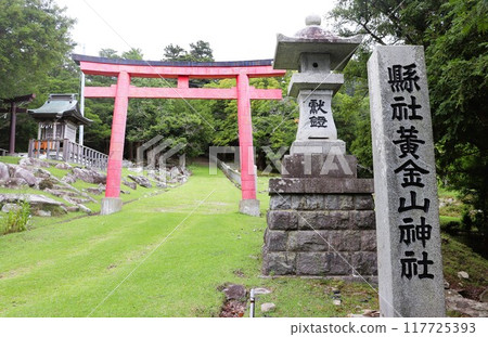 Kinkazan Shrine, main approach, Kinkasan, Miyagi Prefecture 117725393