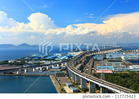 【香川縣】夏季從正辻山展望台看到的瀨戶大橋和播州工業區 117725423