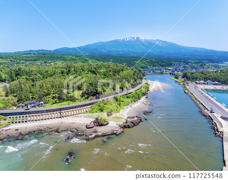 吹浦川河口的出羽二見和鳥海山（山形縣湯佐町） 117725548