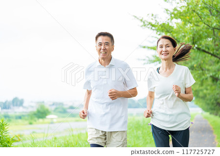 做跑步的資深夫婦 117725727