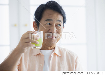 喝綠汁的老人 喝綠汁的老人 117726849