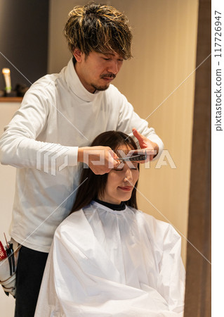 理髮師 美髮師 美女藝術家 117726947