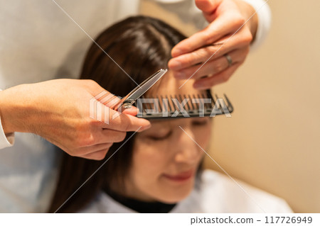 理髮師 美髮師 美女藝術家 117726949