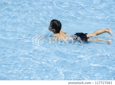Boys swimming in the pool 117727081