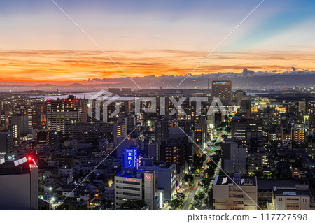 堺市中心的日落和大小路 117727598