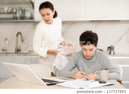 Boy studiyng using laptop Boy studiyng using laptop 117727893