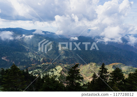 從橫手山滿天觀景台眺望的景色【澀嶺/上信越高原國立公園】長野縣 從橫手山滿天觀景台眺望的景色【澀嶺/上信越高原國立公園】長野縣 117728012