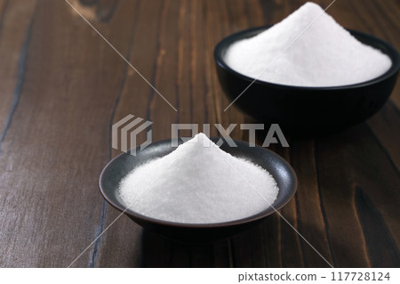 Salt in a bowl Salt in a bowl 117728124