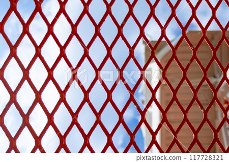 View of the TV tower through a wire fence (Hiratsuka, Kanagawa Prefecture) 117728321
