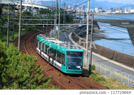 [廣島電鐵]5000〜GREEN MOVER〜和瀨戶內海（宮島線：地後前〜Ajinahigashi） 117729669